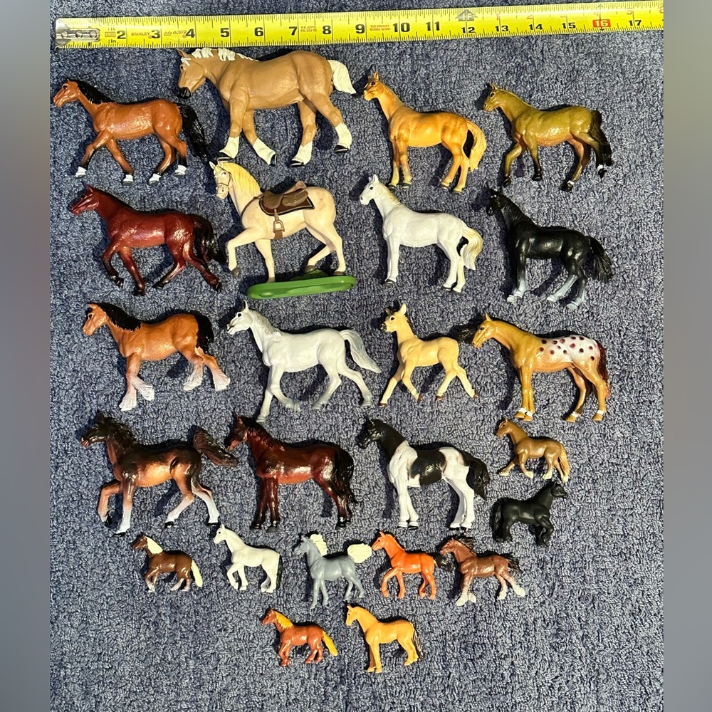 Lot of 24 horse figures, daughter played with only a few times